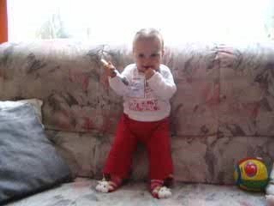 Marine et sa cuillère...