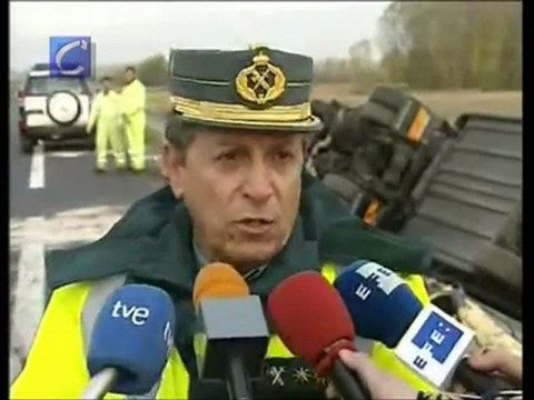 Fallecen los seis ocupantes de una furgoneta al colisionar con un camión en Torquemada (Palencia)