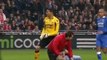 Le gardien Esteban (AZ Alkmaar) se fait agresser par un supporter