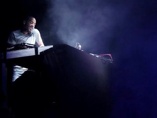 Dj Mehdi - Dj Set -  Live @ Festival Lives au Pont 2011 - Un Disque Un Jour