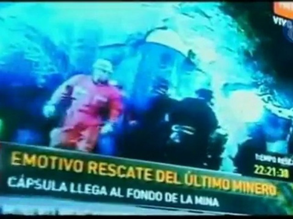 La salida del minero número 33 desata el júbilo en Campamento Esperanza