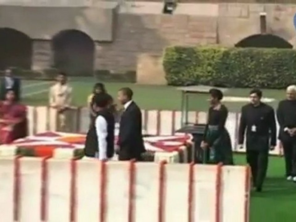 Obama visita el monumento a Gandhi