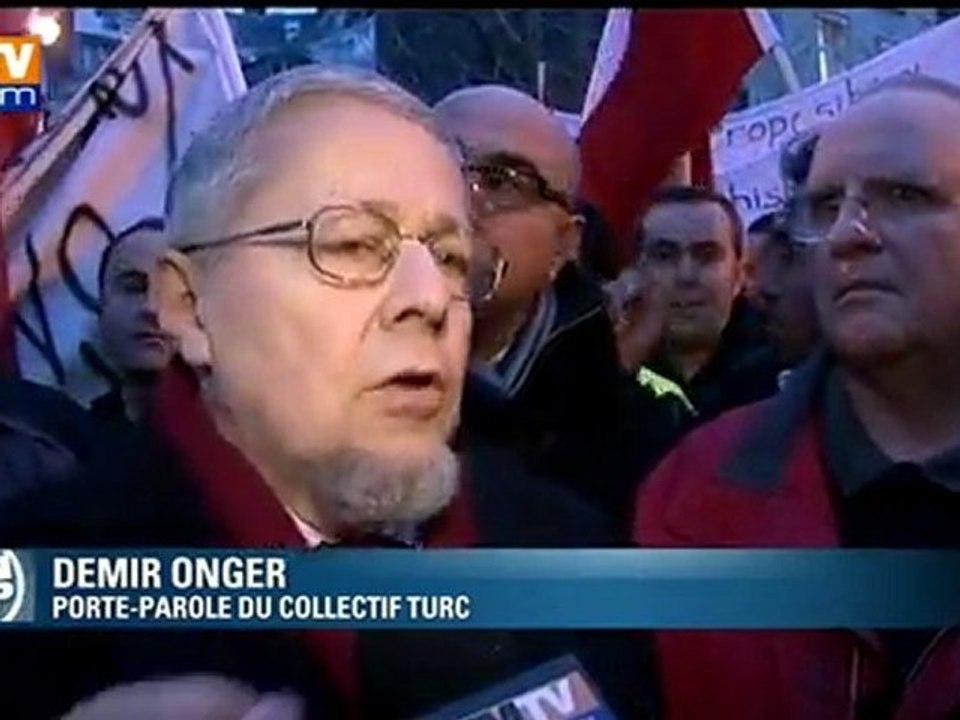 Négation des génocides : un millier de Turcs manifestent contre le texte