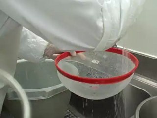 Préparation du caviar - Rinçage (c) Papilles et Pupilles