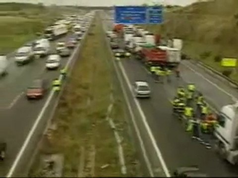 Grandes retenciones en la M-40 por huelga de transportistas