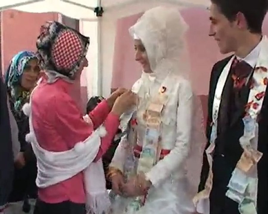 emine-enes-Takı(00h18m25s-00h36m50s)