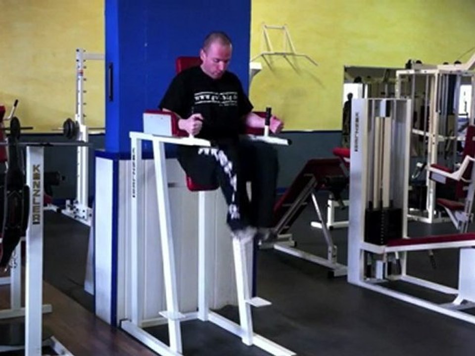 Übung für den Bauch - Anheben der Knie