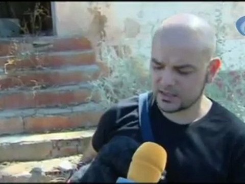 Un perro encuentra a una joven que había caído a un pozo