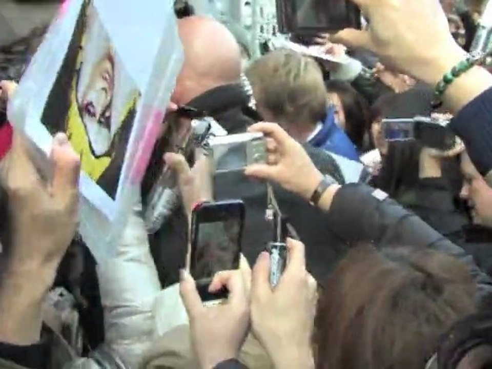 Lady Gaga von Fans eingekreist