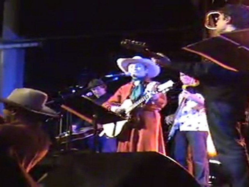 Jingle Bell par Joni Harms à Saintes