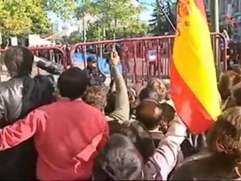 Madrid asiste al desfile de la Fiesta Nacional con abucheos y gritos de Zapatero dimisión