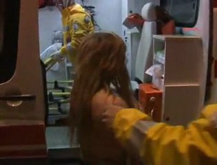 Travestiye Kılıçla Saldırdı