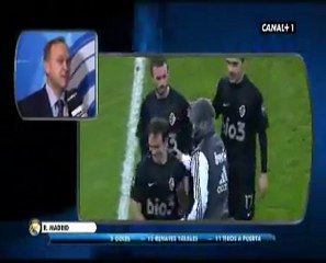 Mourhino échange sa veste avec un joueur adverse