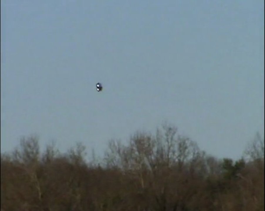 UFO / DRONE : Méry-es-bois 18380 (Cher) Janv 2011 "format vidéo d'origine sauf petit déscriptif écrit"