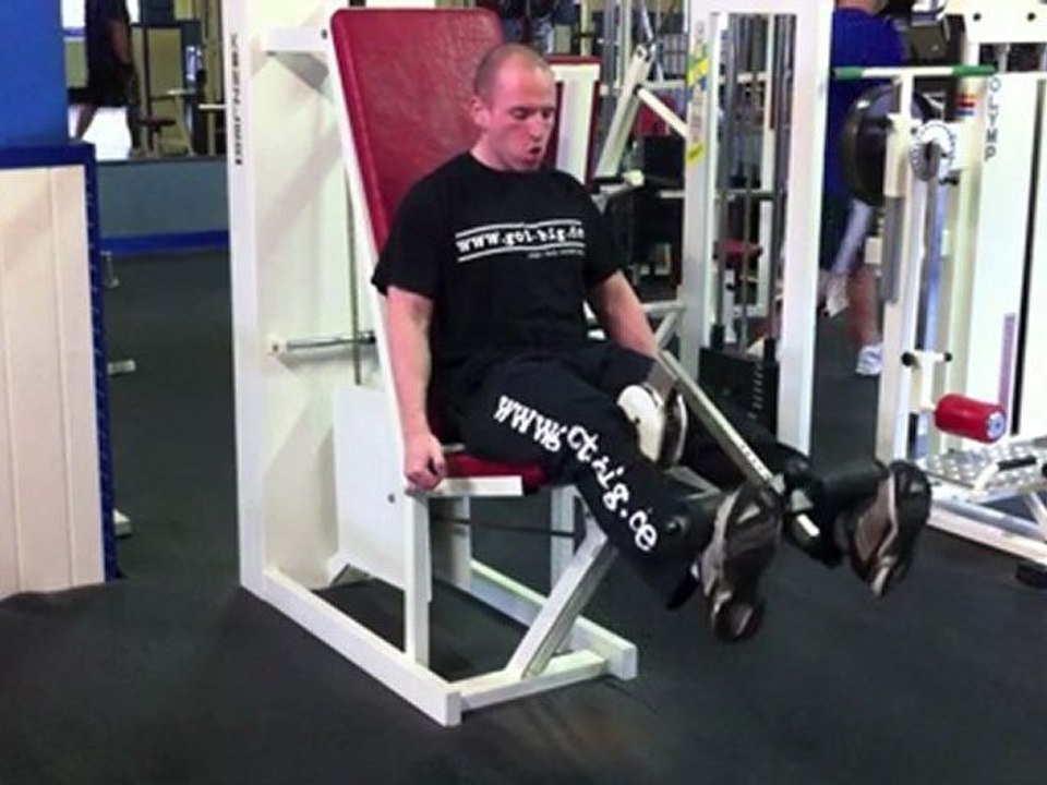 Übung für mehr Beinmuskeln - Beinstrecken