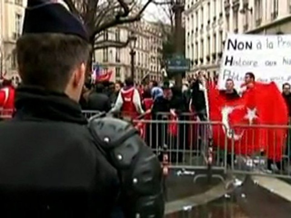 Turkey says "racist" bill opens wounds with France