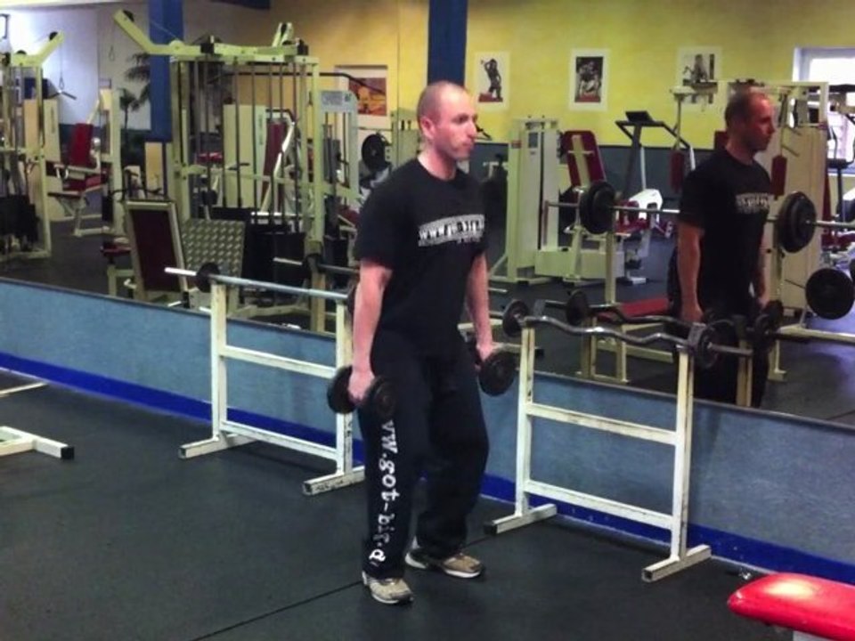 Übung für mehr Beinmuskeln - Kniebeugen mit Kurzhanteln