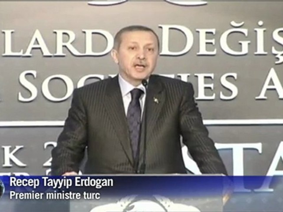 Le Premier ministre turc Recep Tayyip Erdogan a accusé Nicolas Sarkozy de jouer sur "la haine du musulman et du Turc" et la France d'avoir commis un génocide en Algérie