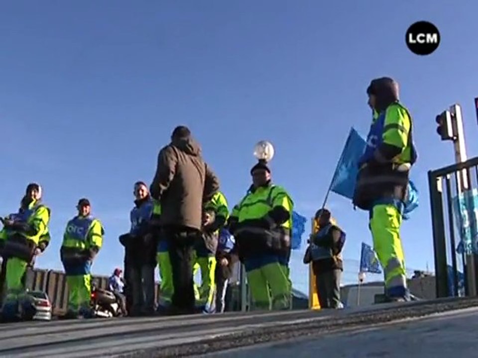Les éboueurs délogés par les CRS (Marseille)