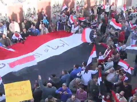 Egypte: opposants et partisans de l'armée manifestent place Tahrir