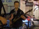 Thierry RAYMOND erreur sangle de basse guitare avec accrobaties Trio MAGNUM Let's Dance concert Montauroux