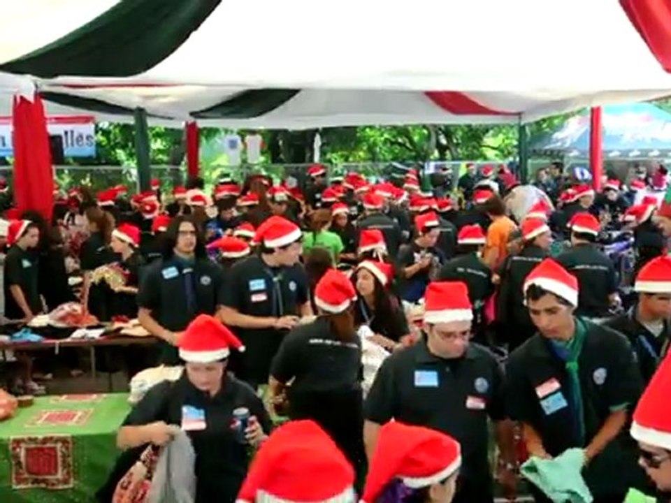 Tanzender, tauchender weihnachtsmann: feststimmung weltweit