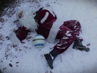 Le Père Noël tué par une équipe de foot !