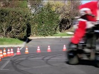 Le Père Noël est … un stunteur! « moto-journal.tv - 2m11