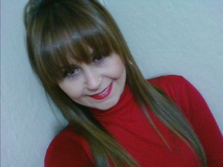 Ellerini çekip benden