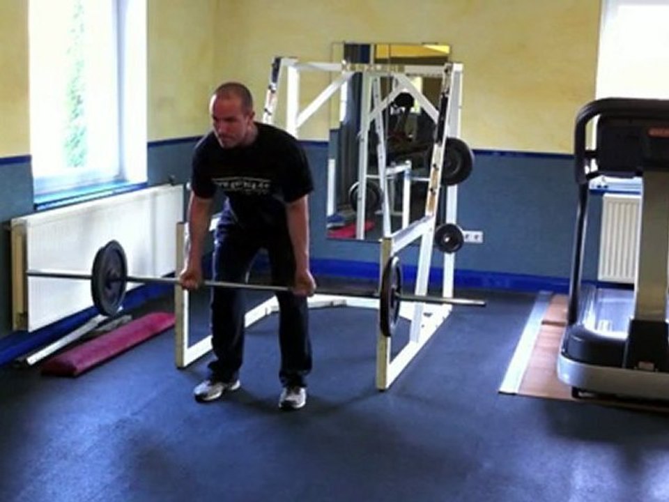 Muskelübung für den Rücken - Langhantelrudern vorgebeugt mit Untergriff