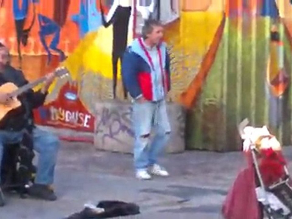 Place St Michel ,bout de "la rue de La Soif"...après les courses de "fraicheurs" au Marché des Lices à Rennes, cet après-midi, en plein soleil...