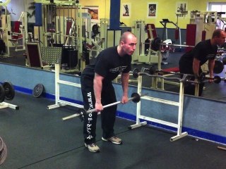 Muskelübung für den Rücken - Langhantelrudern vorgebeut (Obergriff)