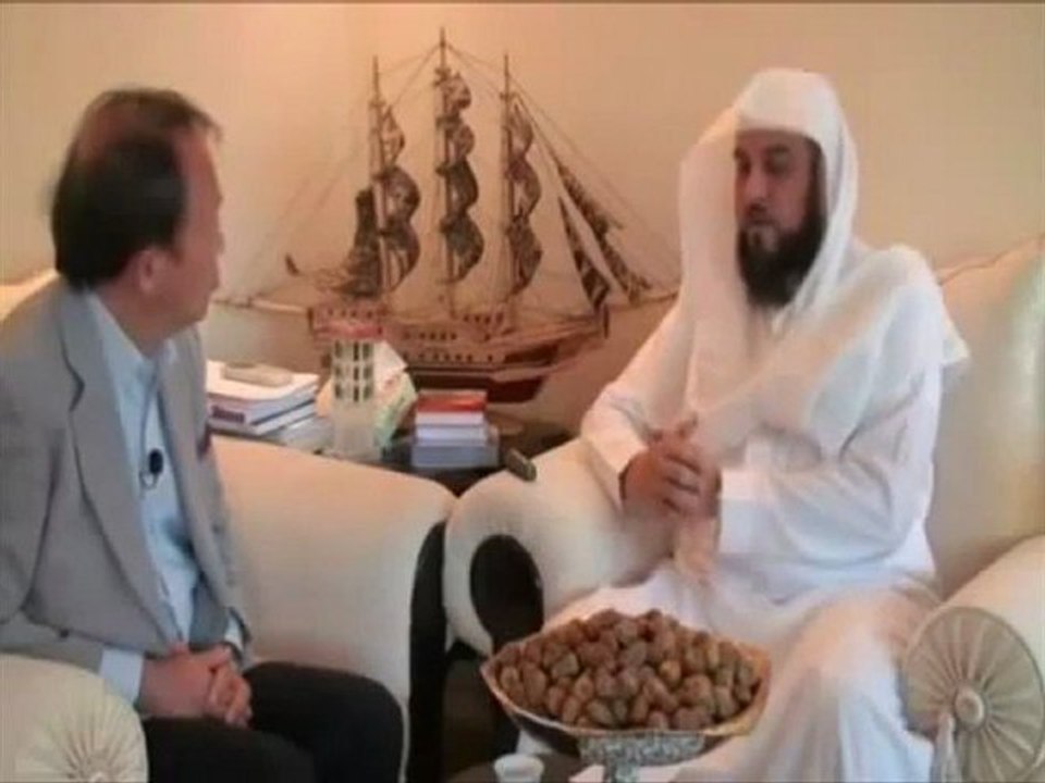 Un japonais touché par la lecture du coran Cheikh Mohamed Al-Arifi