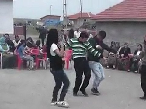 kızlar süper oynuyor halay halaylar muhteşem @ MEHMET ALİ ARSLAN Videos