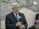 Abbas a Betlemme tra fedeli cristiani 
