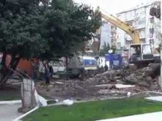 Diğer Apartmanlar Sallandı Yıkım Durdu