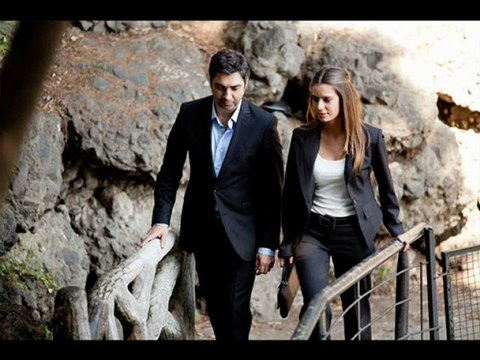 Kurtlar Vadisi Pusu - Leyla (Kerpiç Kerpiç Üstüne Kurdum Binayı)