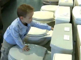 Download Video: Dustin Kruse, l'enfant qui aime les toilettes