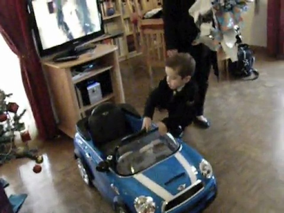 la voiture de noel pour PABLO 25-12-2011