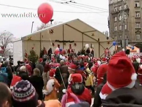 700 Санта-Клаусов пробежало по Белграду