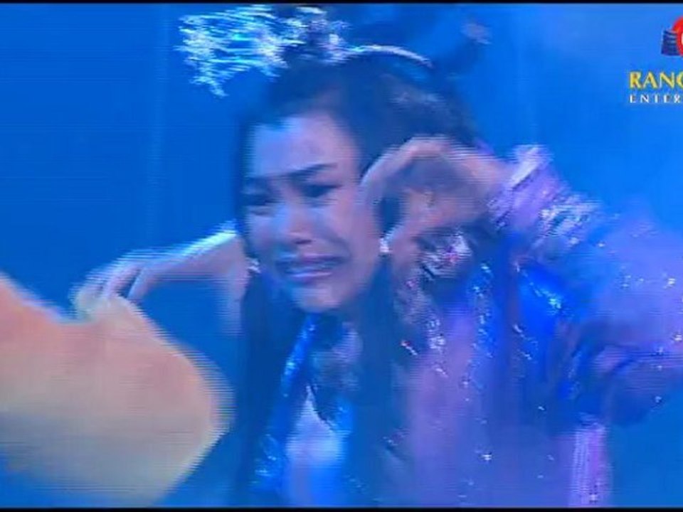 2_4_ThoaiMy_TungCanhPhuongHong