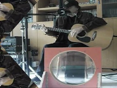 Levent Binyücel One man band ,Sunshine Superman, Donovan cover (gölgeli şarkı)