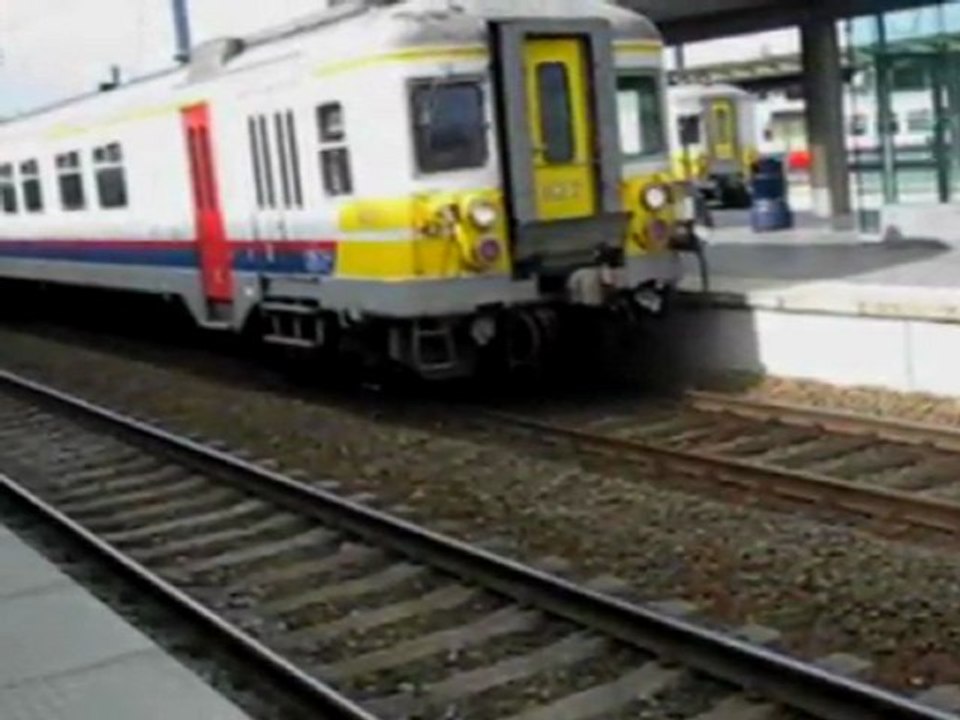 gare brugge arrivés 2 départ automotrice et voyageur