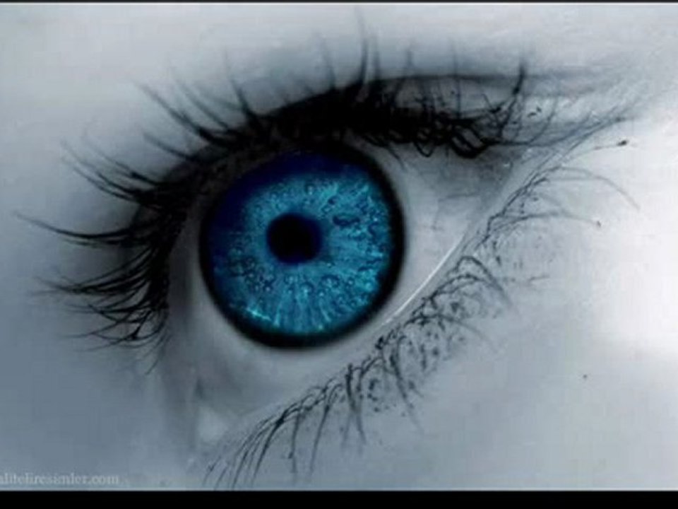 UMIT BESEN MAVI GOZLUM