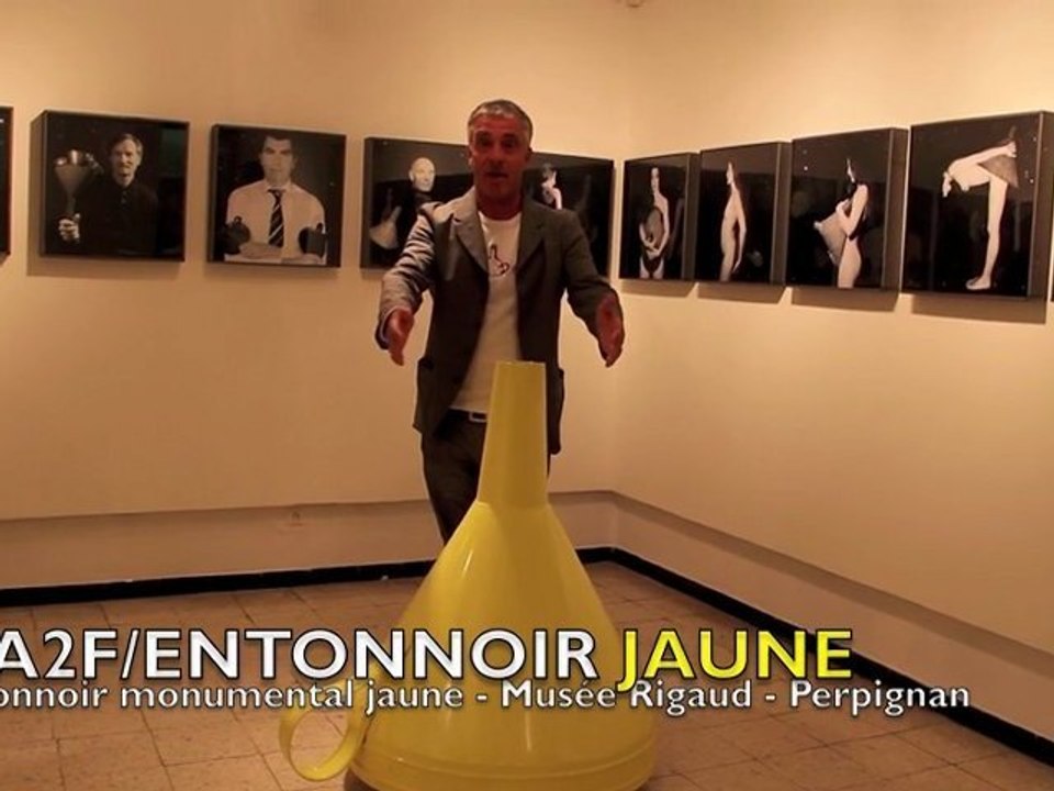 ENTONNOIR JAUNE MONUMENTAL