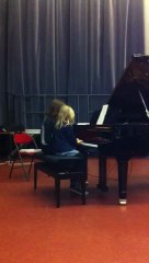 4 mains, Elise Parfond et Ljubljana Elise