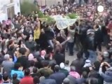 Siria: osservatori a Homs, migliaia in piazza