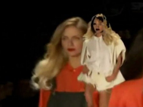 Moda Sao Paulo: Ashton Kutcher y Alessandra Ambrosio