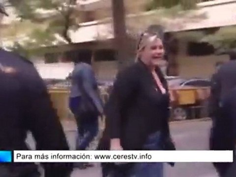 Un grupo de trabajadores de Nueva Rumasa intenta agredir a los Ruiz-Mateos