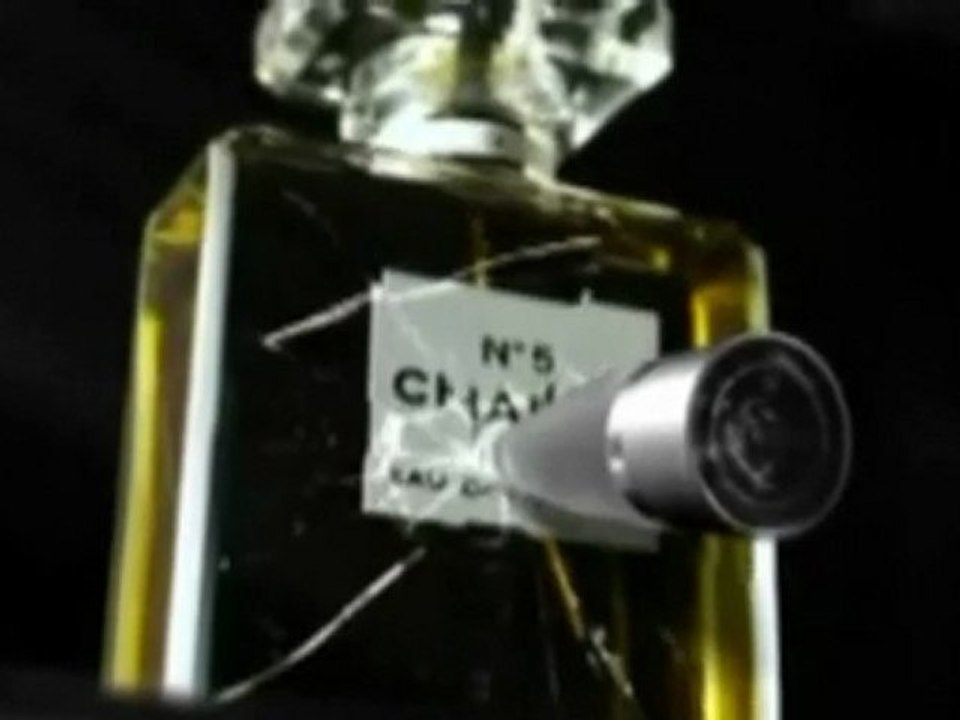 Verónica Blume  protagoniza un anuncio de perfumes distinto